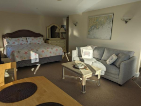 Riverfront 2nd floor with balcony Sheepscot Harbour Vacation Club Studio #210